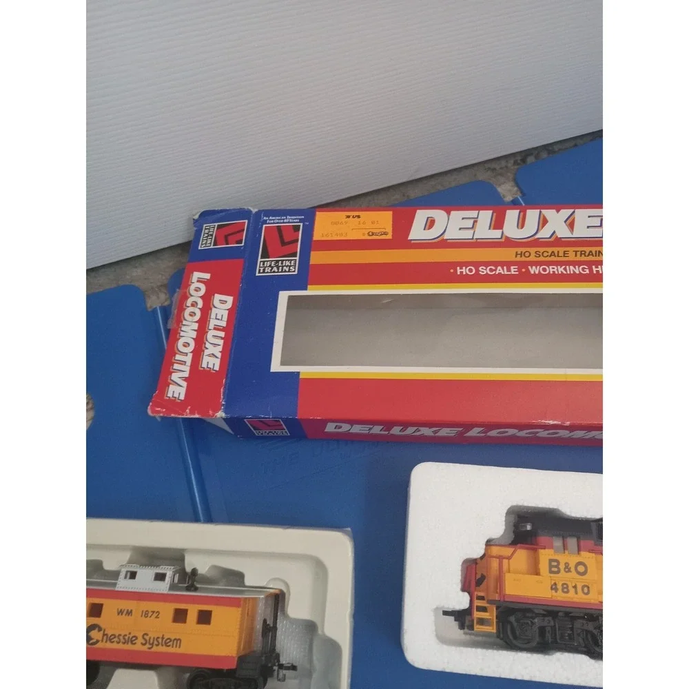 LIFELIKE‎ #8663  B&O CHESSIE SYSTEM Locomotive & Caboose #4810 w Box  HO